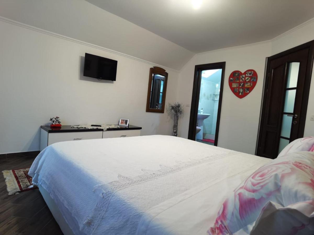Vila Ella Villa Căpăţîneni-Ungureni Buitenkant foto